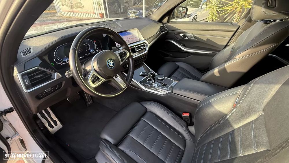 BMW 330 e Pack Desportivo M Auto - 23