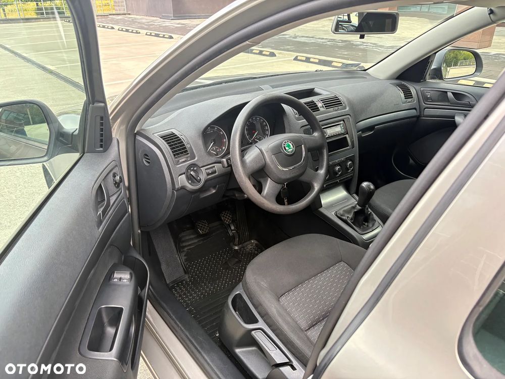 Skoda Octavia 1.6 Ambiente EU5 - 12