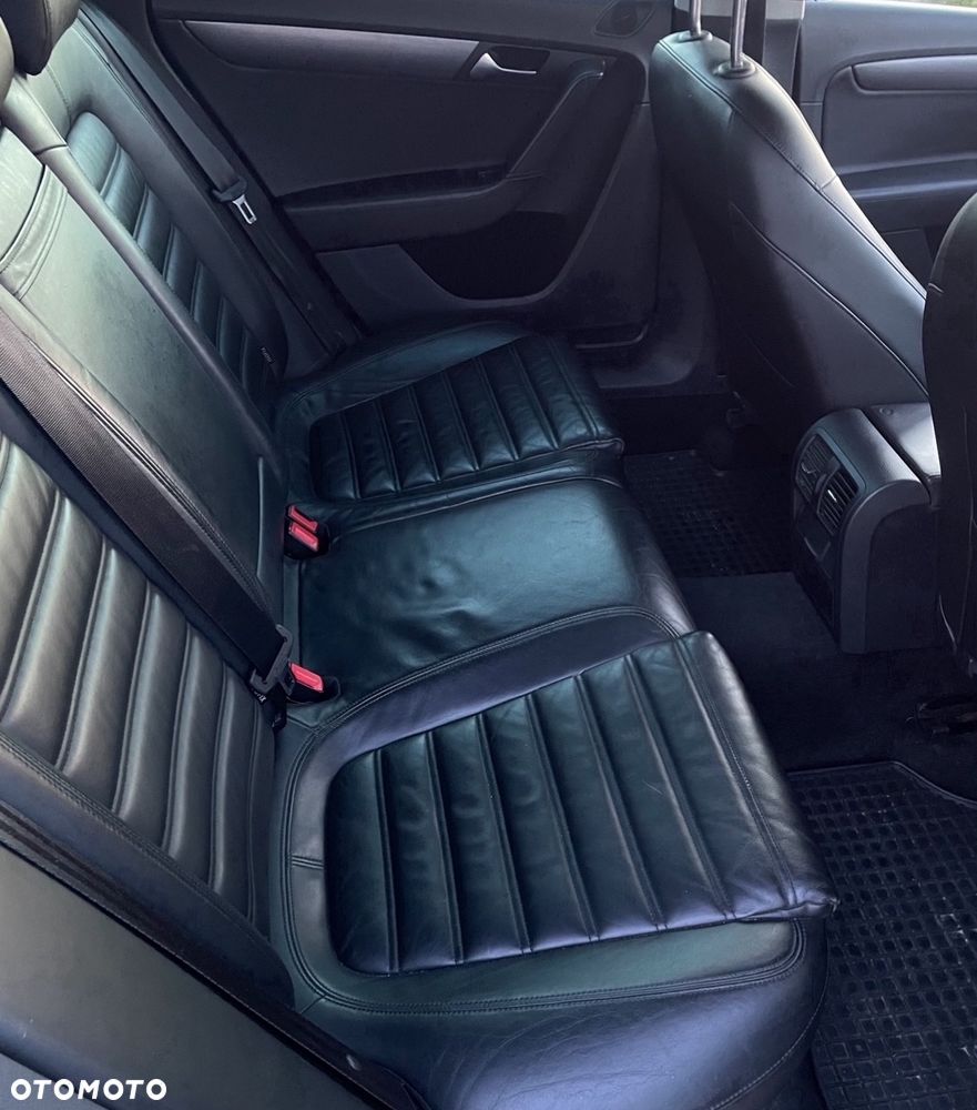 Volkswagen Passat Variant 2.0 TDI 4Motion DSG BlueMotion Tech R-Line - 8