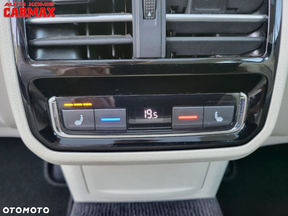 Volkswagen Passat - 32