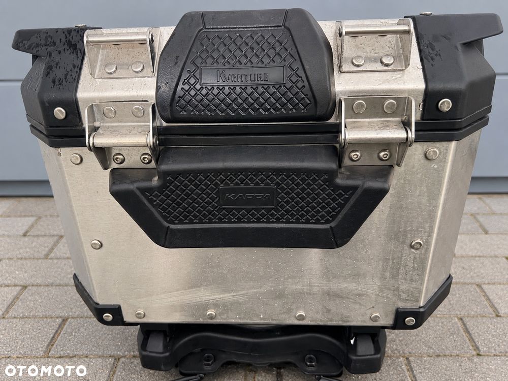 BMW F - 19
