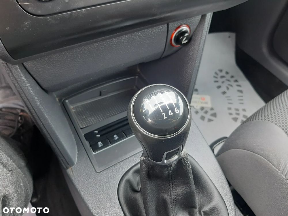 Volkswagen Touran 1.6 TDI DPF BlueMotion Technology Comfortline - 15