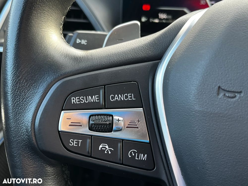 BMW Seria 3 320d xDrive AT - 17