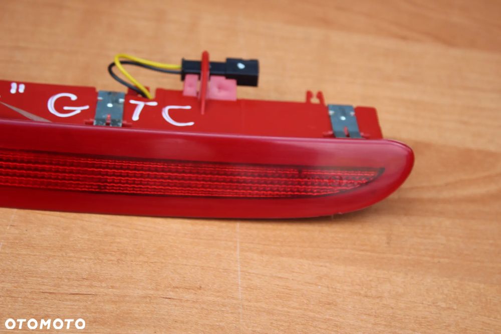 ŚWIATŁO TRZECI STOP W KLAPĘ OPEL ASTRA J GTC 3 DRZWI 13372164 - 2