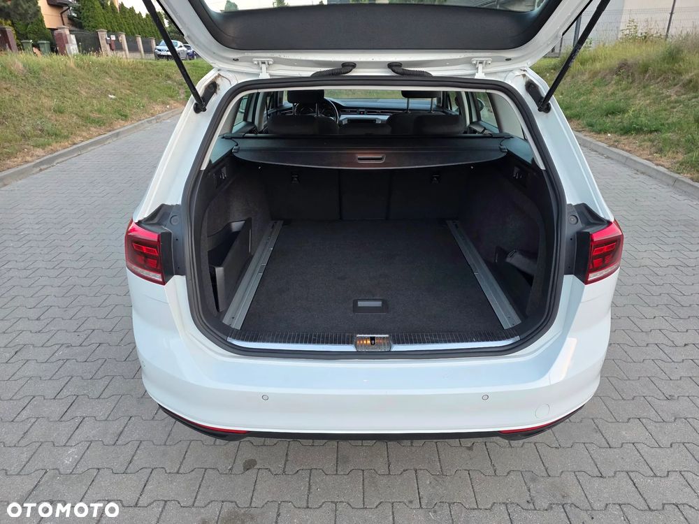 Volkswagen Passat - 13