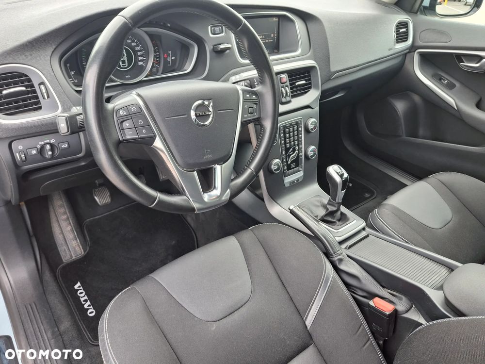 Volvo V40 T2 Drive-E Momentum - 19