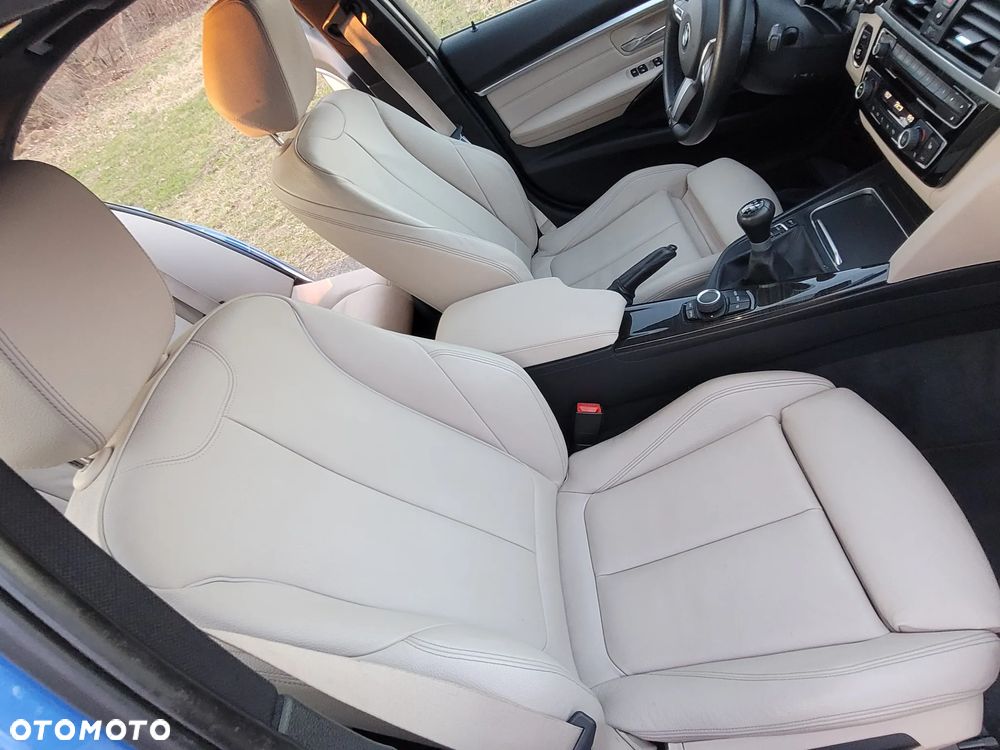 BMW Seria 3 340i xDrive M Sport Shadow - 37