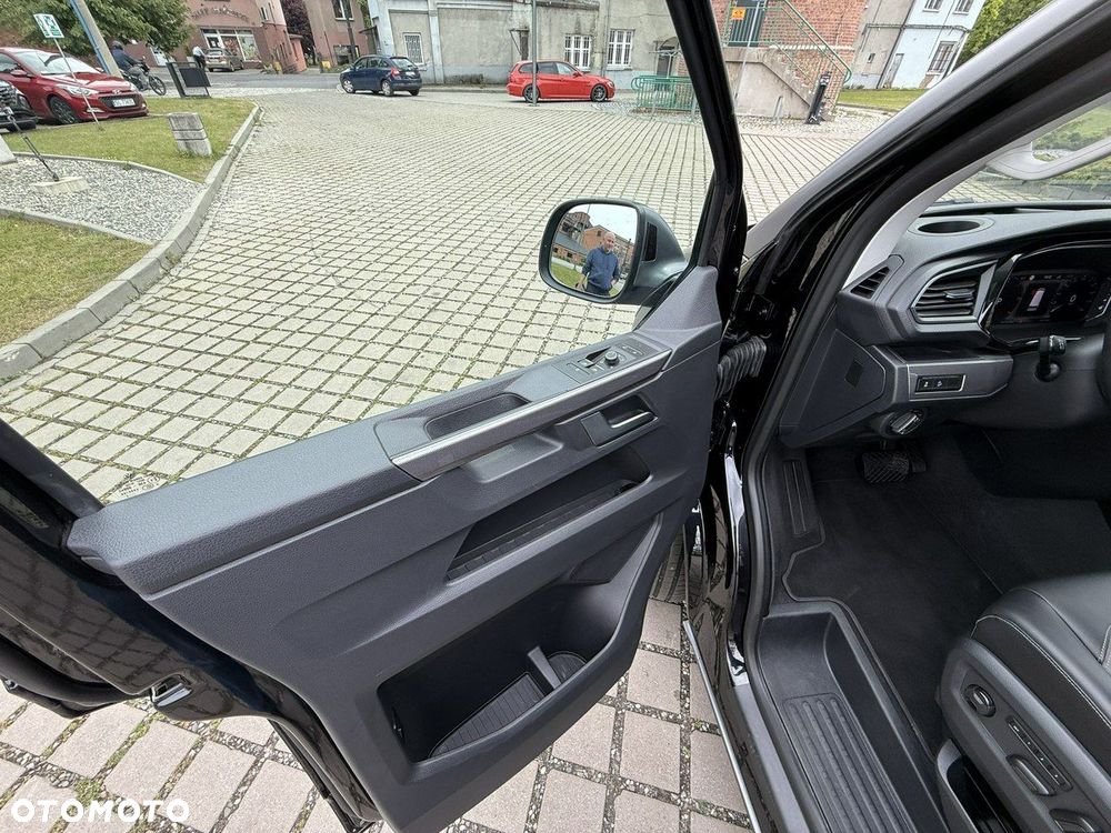 Volkswagen Multivan - 33