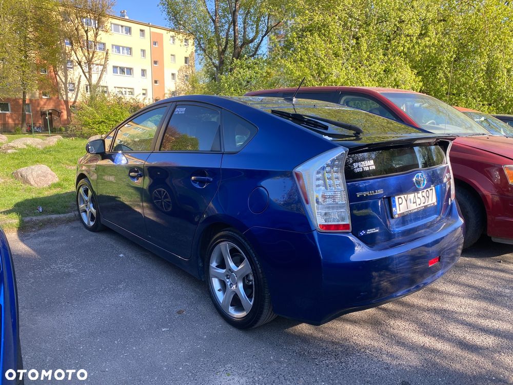 Toyota Prius (Hybrid) - 8