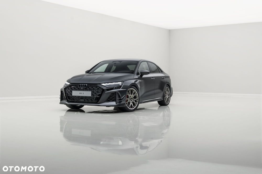 Audi RS3 Limousine - 1