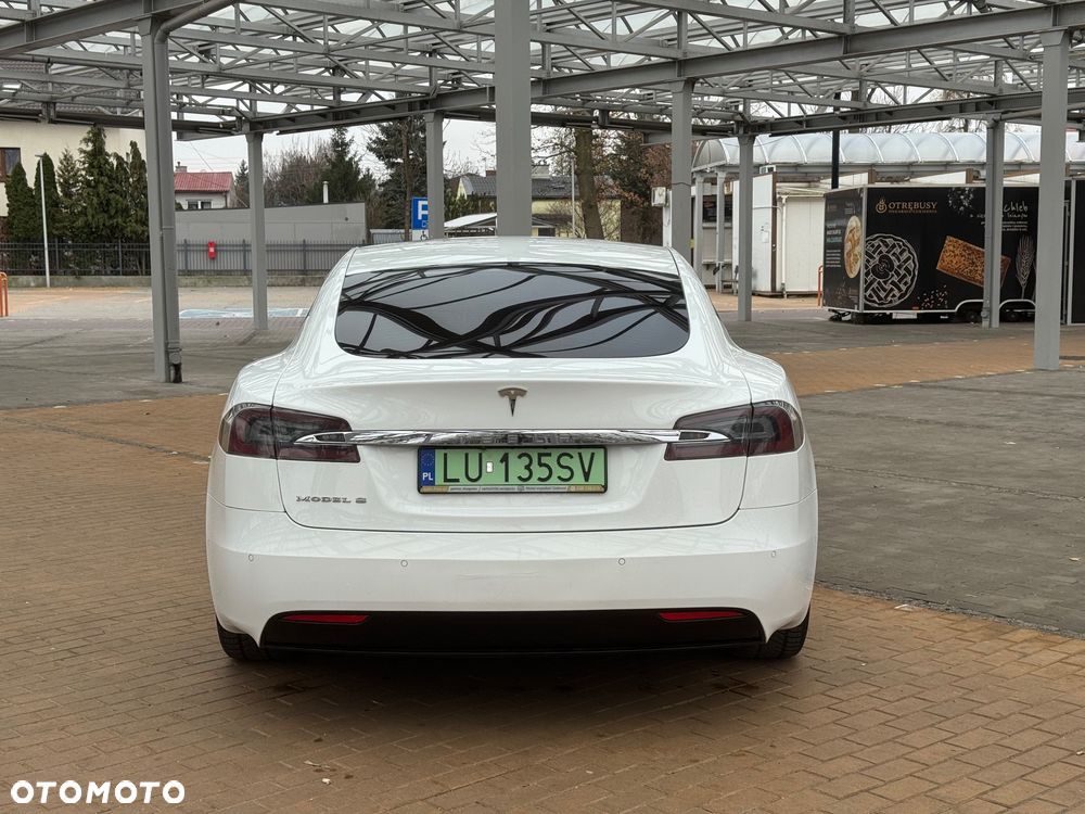 Tesla Model S - 5