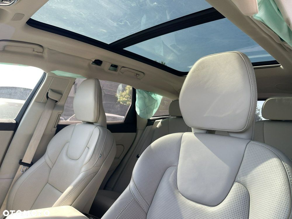 Volvo XC 60 B5 D AWD Ultimate Bright - 12