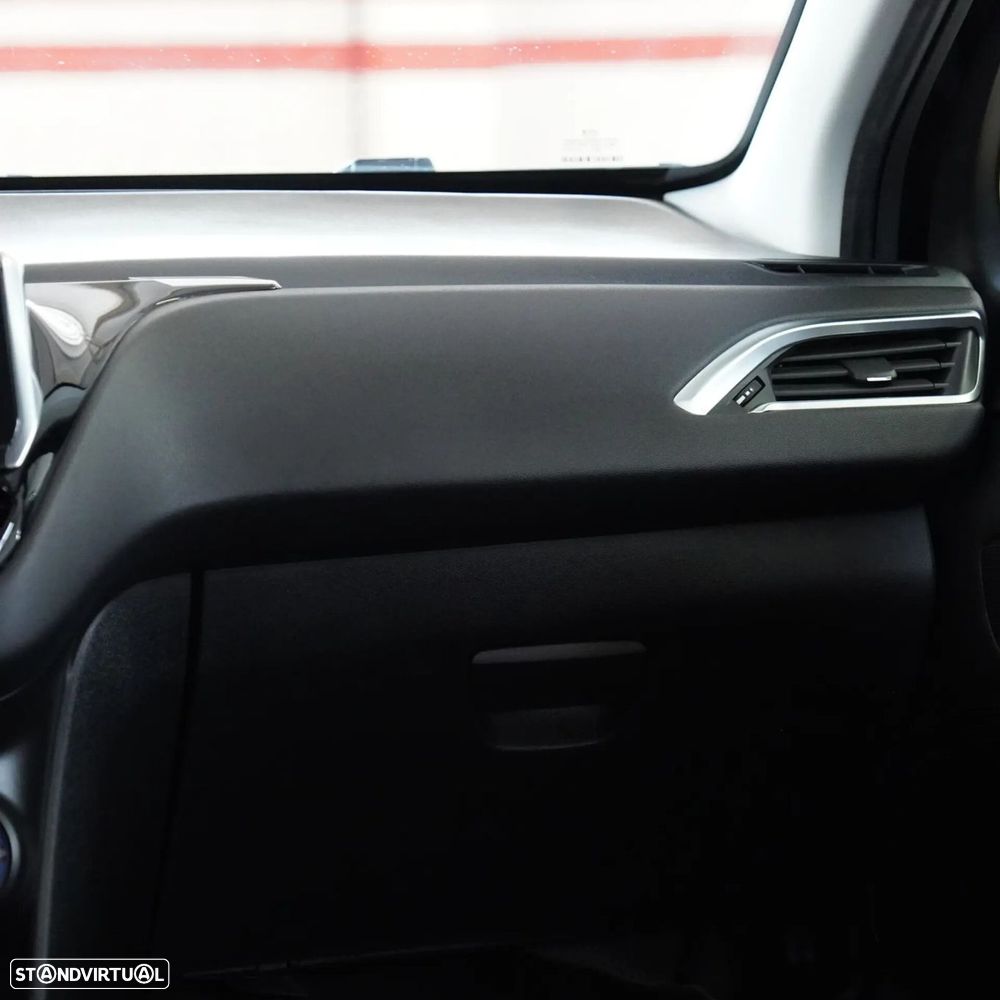 Peugeot 208 1.2 PureTech Style - 24