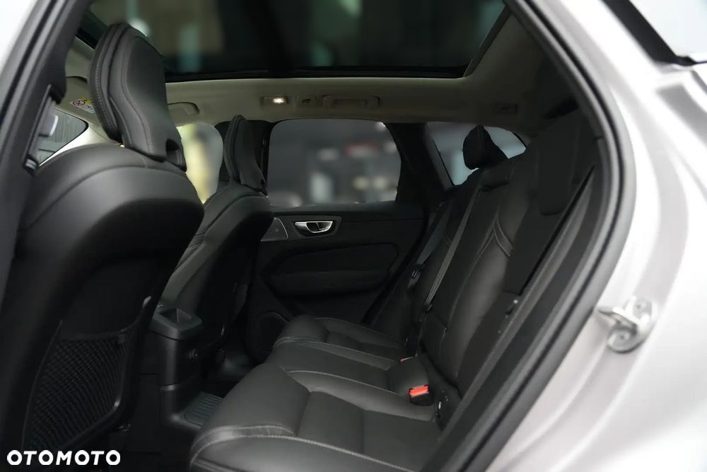 Volvo XC 60 T6 Plug-In Hybrid AWD Ultra Dark - 5