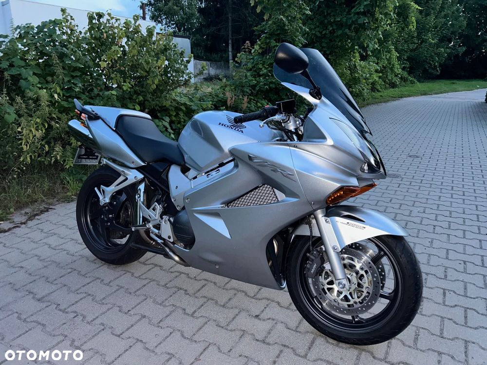 Honda VFR - 3