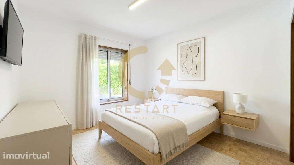 T2 Luminoso em Arrifana com Excelente Potencial | Zona Familiar e Tran - Grande imagem: 5/26