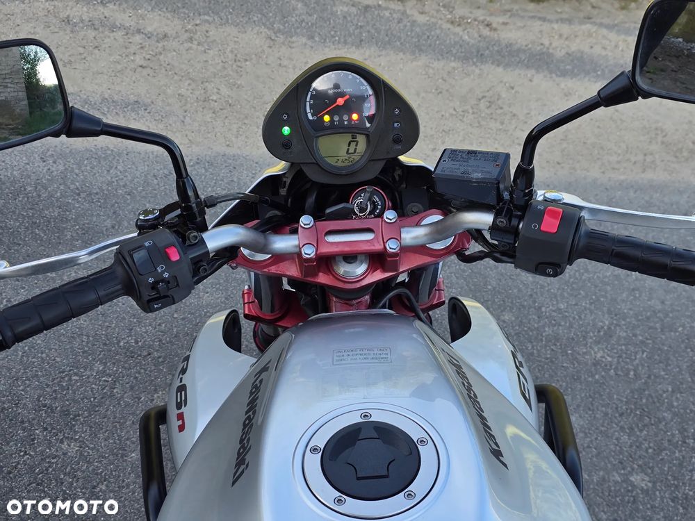 Kawasaki ER - 8