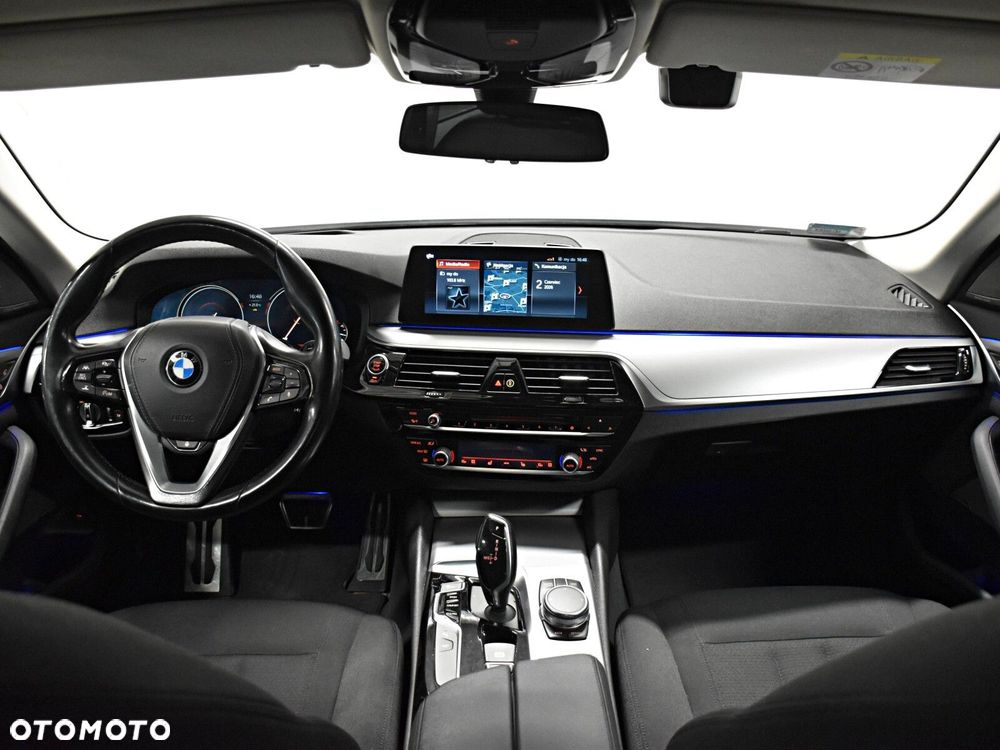 BMW Seria 5 530i GPF xDrive Luxury Line sport - 16