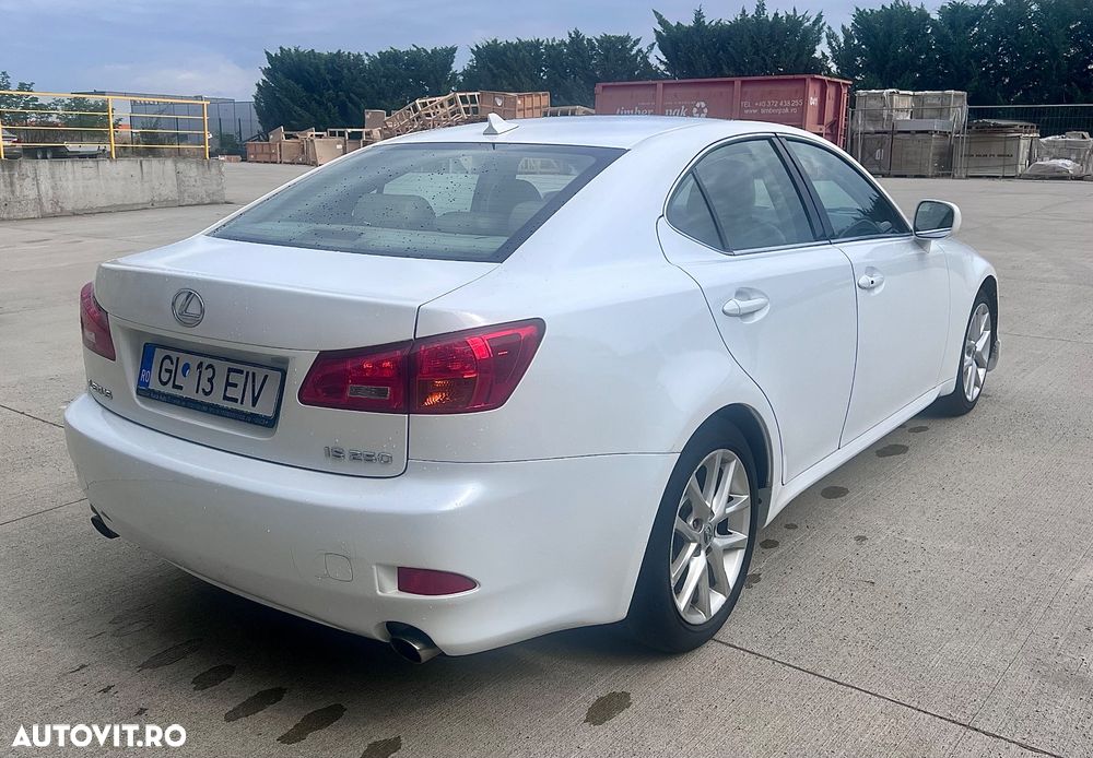 Lexus Seria IS 250 2.5 V6 Aut Executive - 3