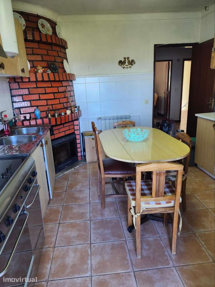 Quarto - localizado em Guarda - Grande imagem: 3/13