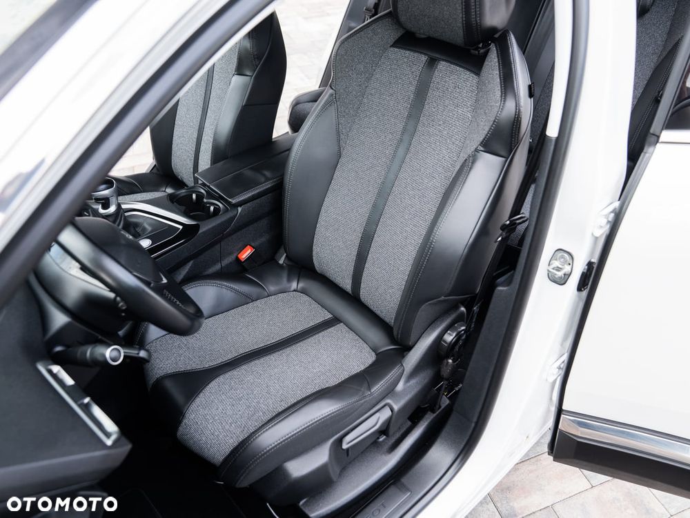 Peugeot 3008 PureTech 130 Stop & Start Allure - 23