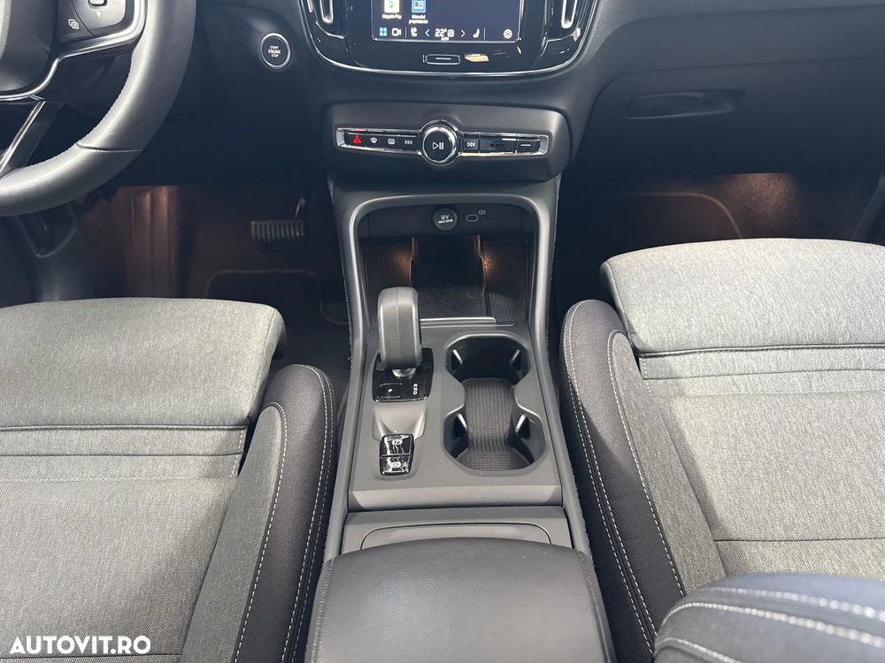 Volvo XC 40 B3 AT FWD MHEV Core - 19