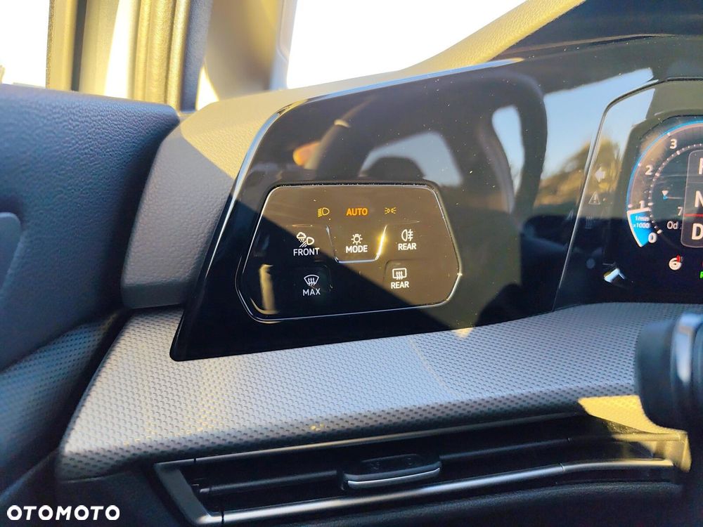 Volkswagen Golf - 22