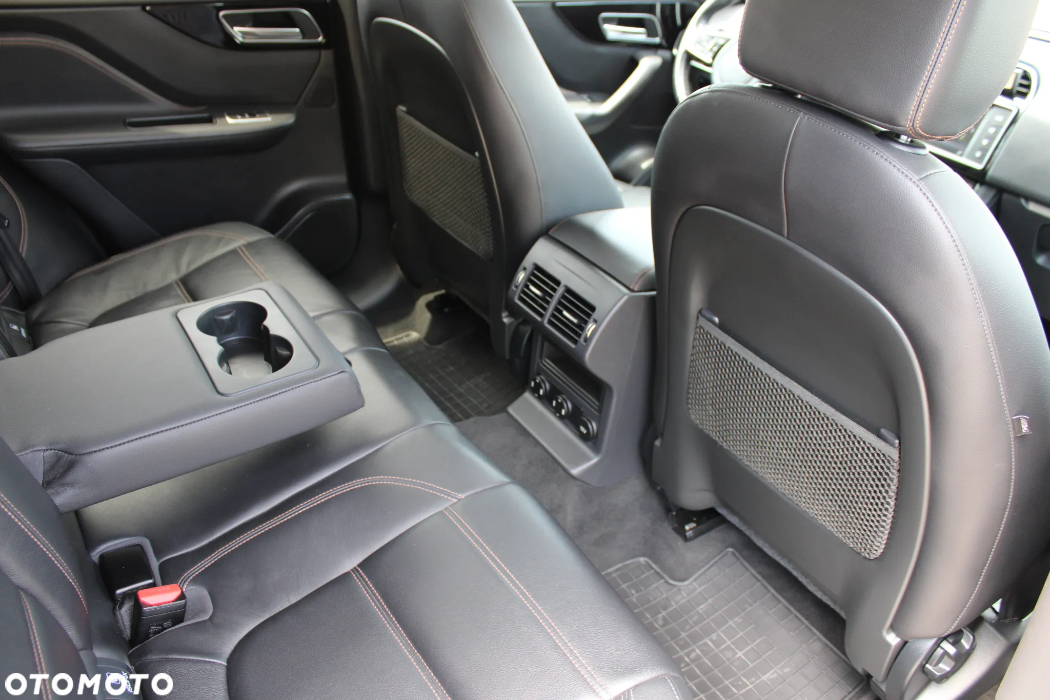 Jaguar F-Pace - 29