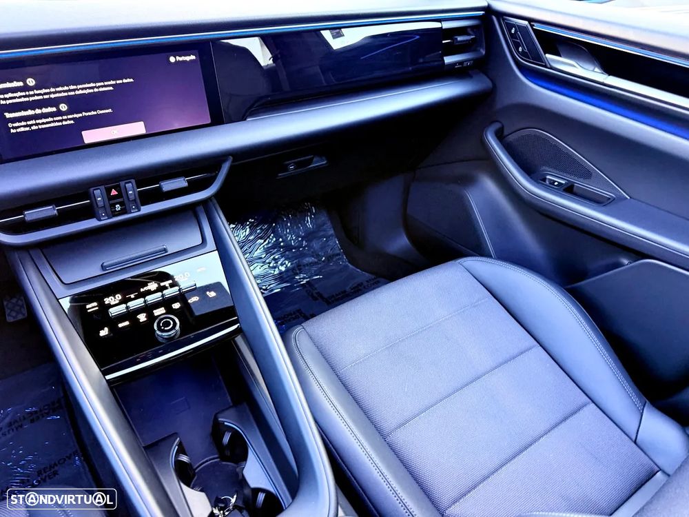 Porsche Macan Electric 4 - 17