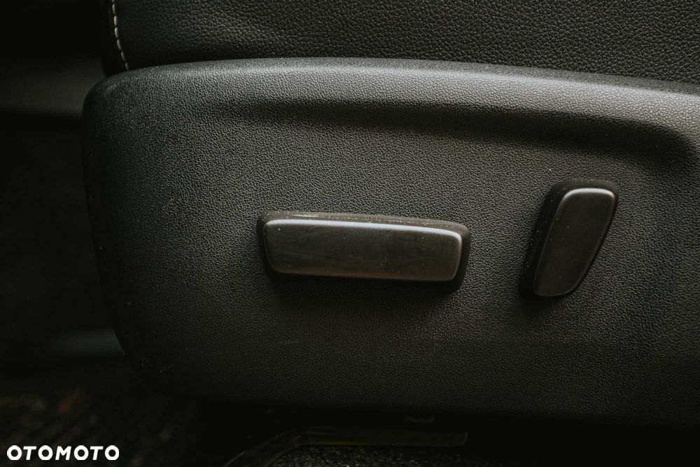 Toyota Hilux 2.8 D-4D Double Cab GR Sport II 4x4 - 30