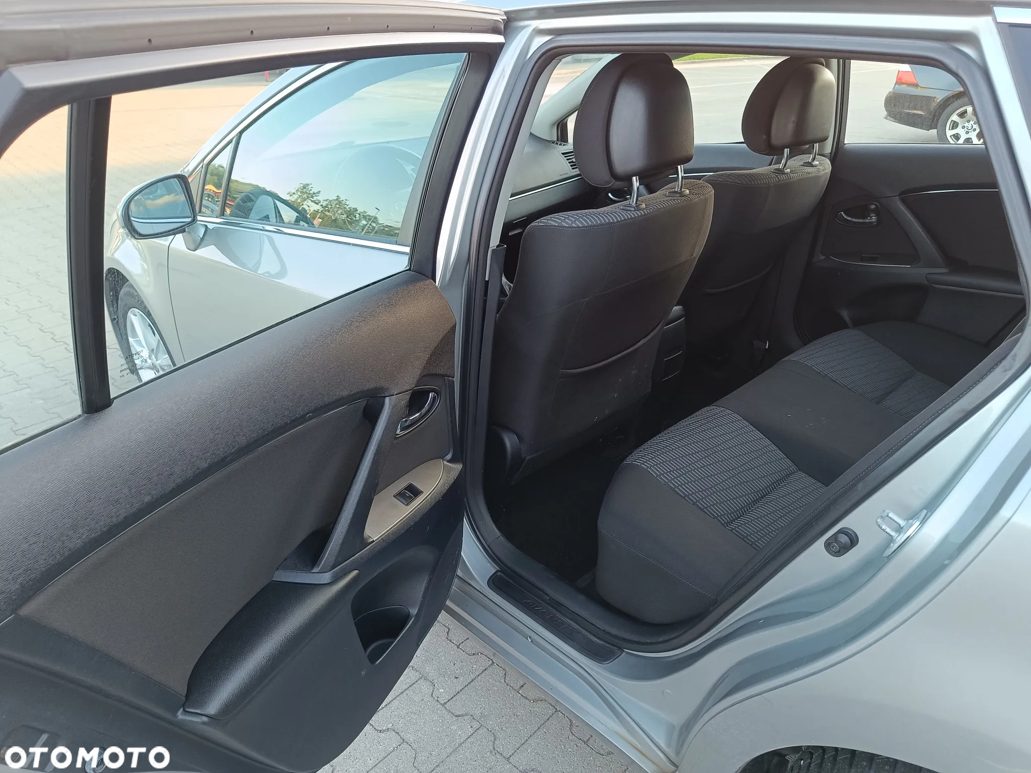 Toyota Avensis 2.0 D-4D Combi Executive - 20