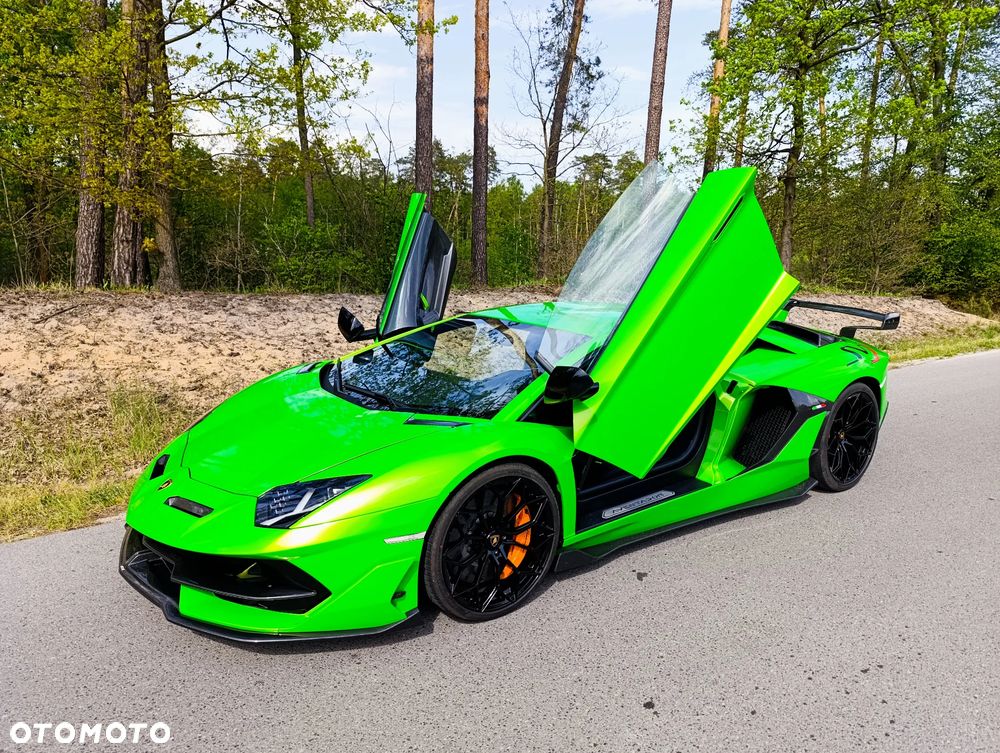 Lamborghini Aventador - 1