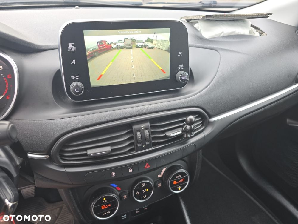 Fiat Tipo 1.4 16v Lounge EU6d - 16