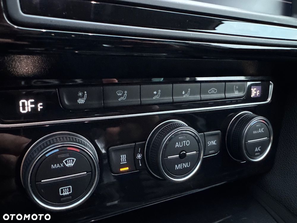 Volkswagen Passat 2.0 TDI 4Mot R-Line Edition DSG - 30