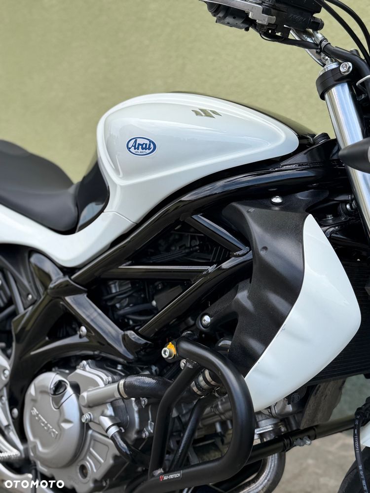 Suzuki Gladius - 4