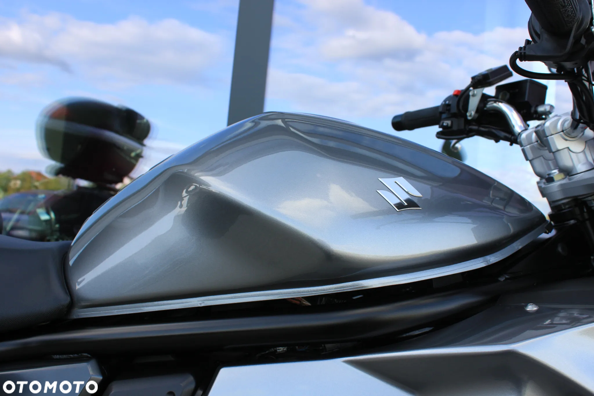 Suzuki GSX - 12