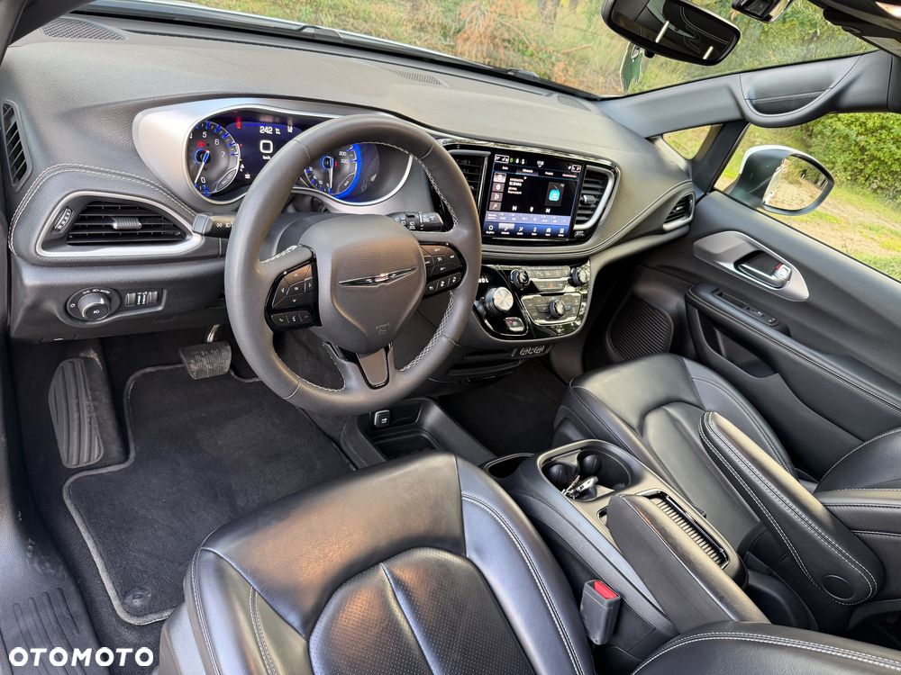 Chrysler Pacifica - 10