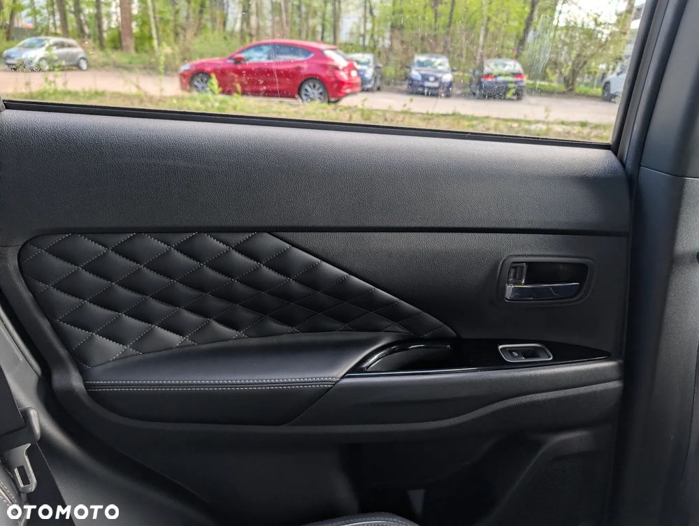 Mitsubishi Outlander Instyle + - 17