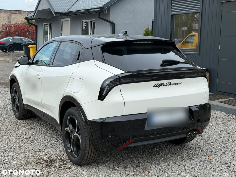 Alfa Romeo Junior 1.2 mHEV Ti eDCT - 1