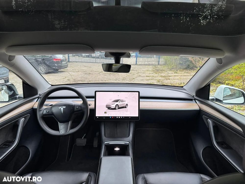 Tesla Model Y Long Range - 37
