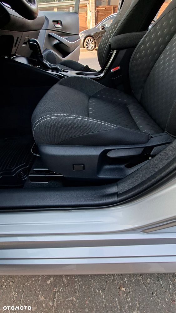 Toyota Corolla 1.8 Hybrid Comfort - 28