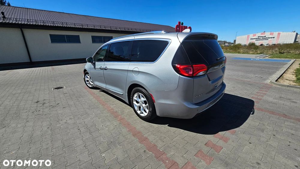 Chrysler Pacifica - 14