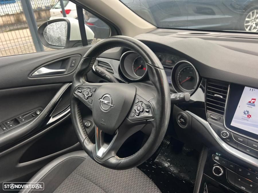 Opel Astra Caravan - 12