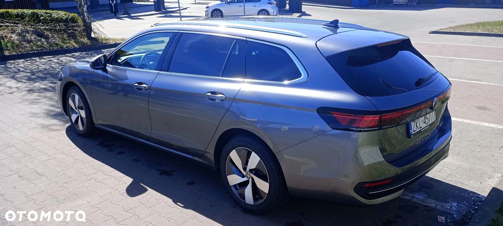 Volkswagen Passat - 4