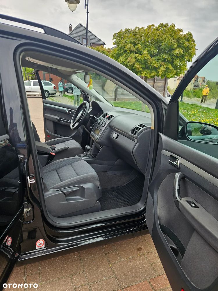 Volkswagen Touran 2.0 TDI Highline DSG - 10