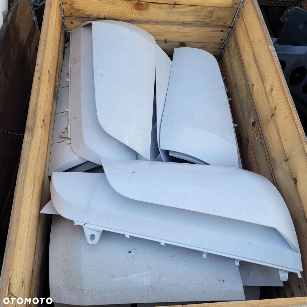 POLIK OWIEWKA MERCEDES ACTROS MP4 ORYGINAŁ - 1