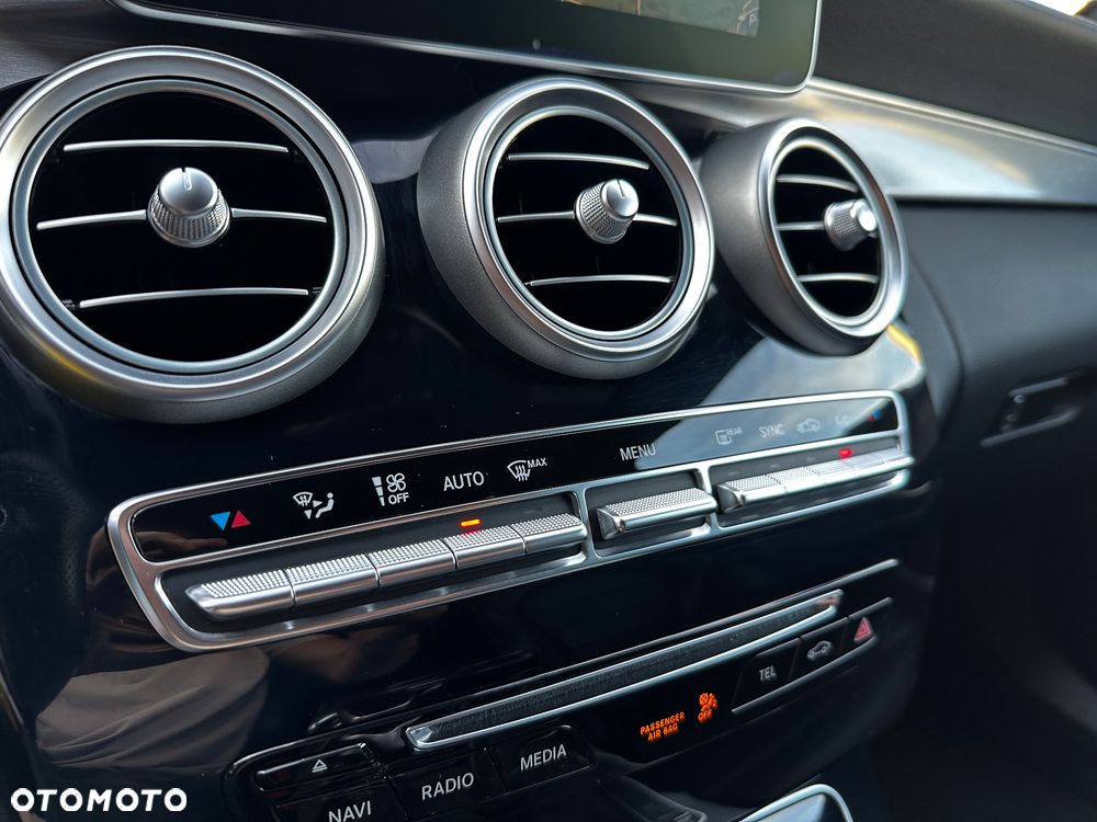 Mercedes-Benz Klasa C 200 T AMG Line - 33