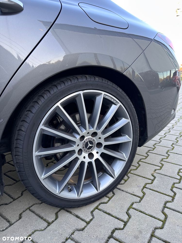 Mercedes-Benz CLA 220 4-Matic AMG Line 7G-DCT - 18