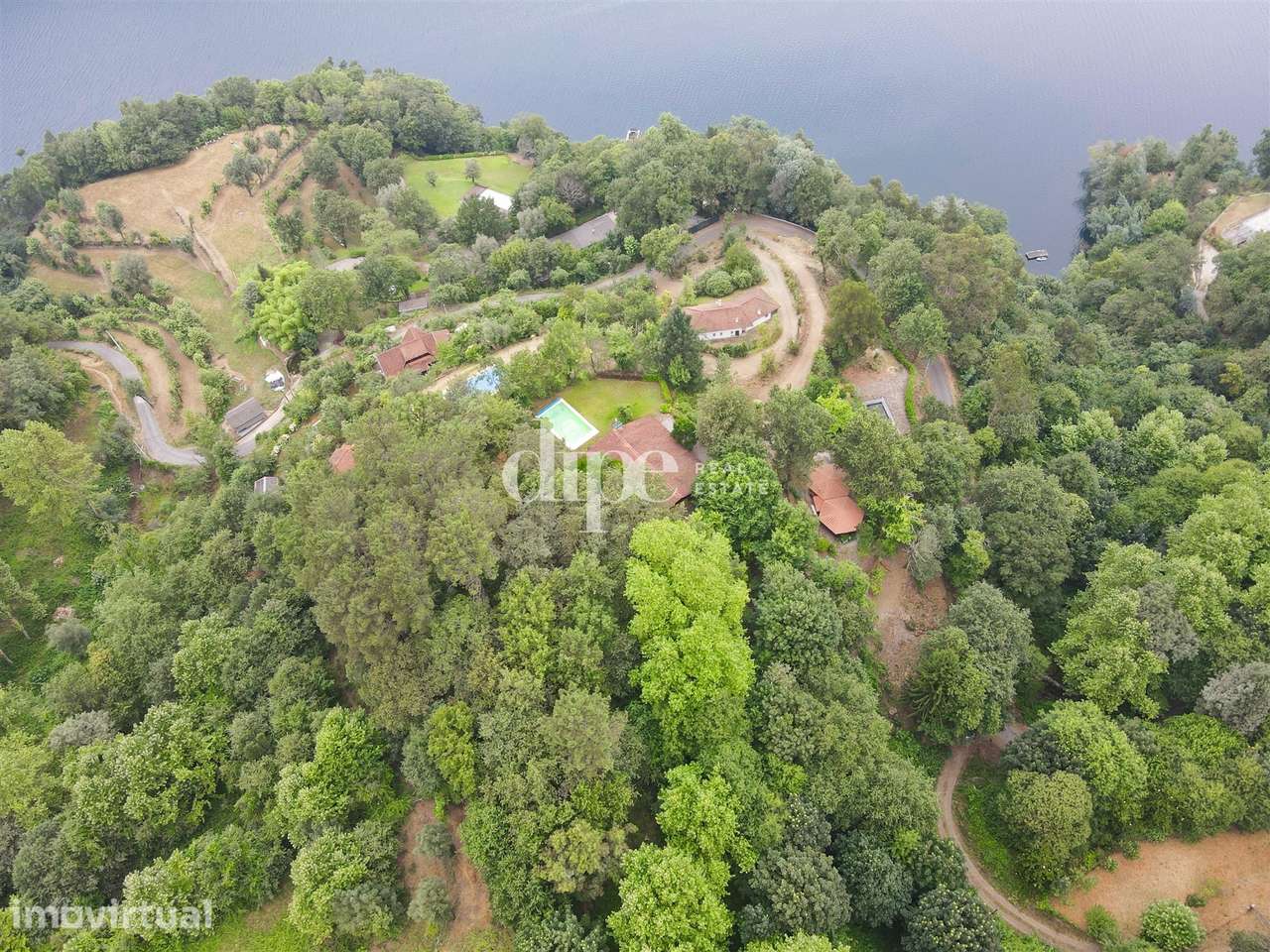 Terreno com 13.714 m2 situado no Gerês. - Grande imagem: 2/12