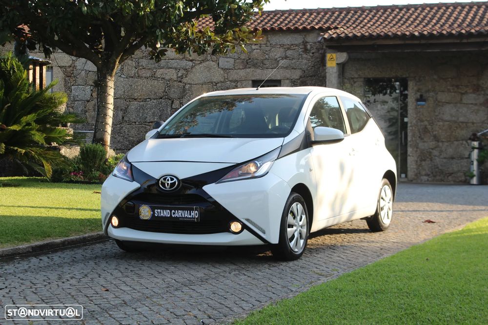 Toyota Aygo x-clusiv - 1